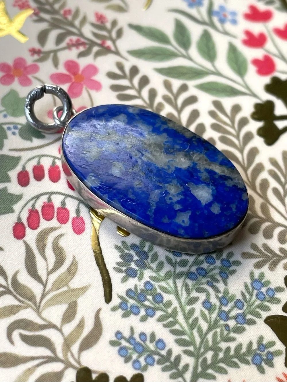 Vintage stamped 925 sterling silver & polished blue stone pendant boho